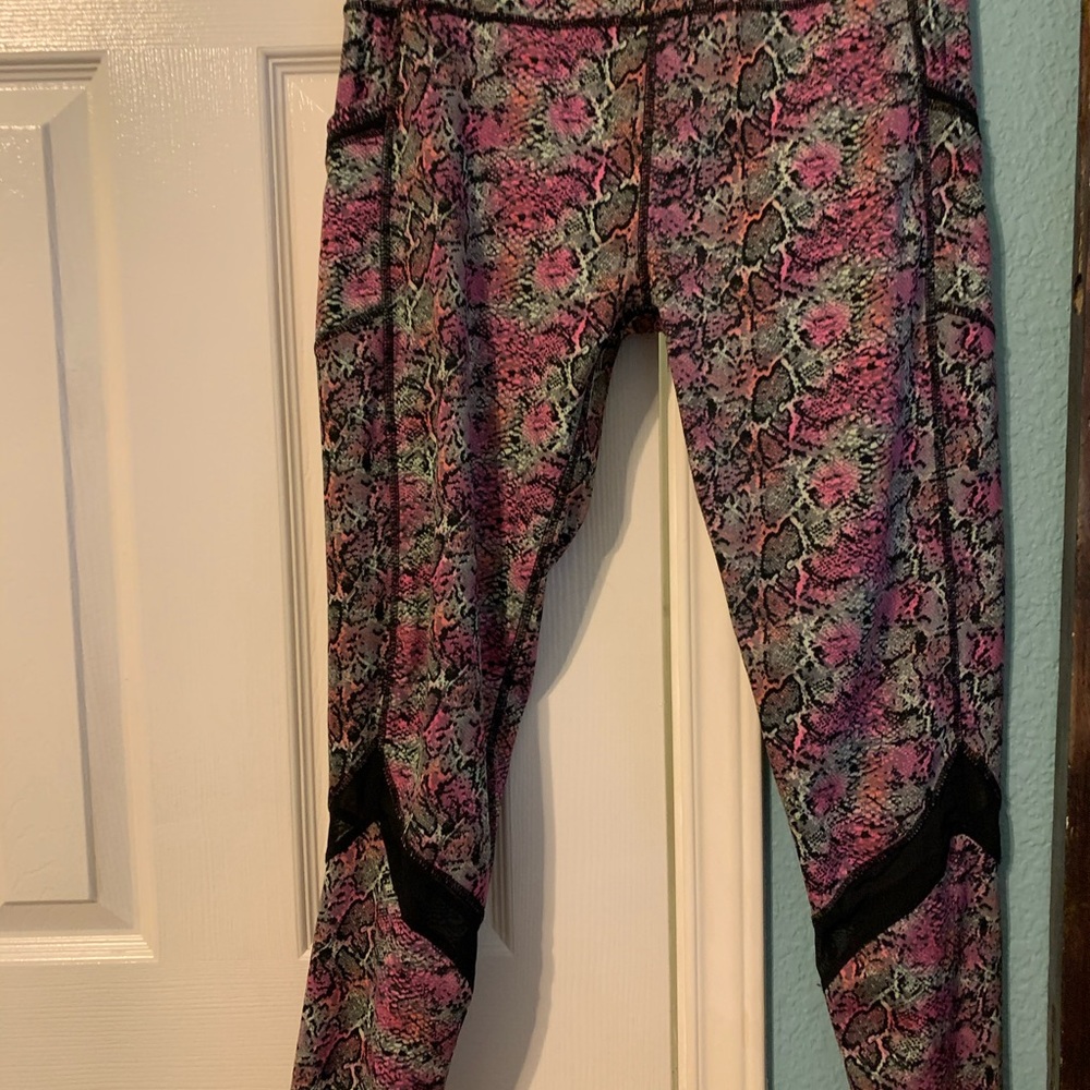 Python print athletic ankle leggings